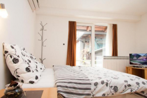  Rooms Garden Zagreb Airport  Велика-Горица